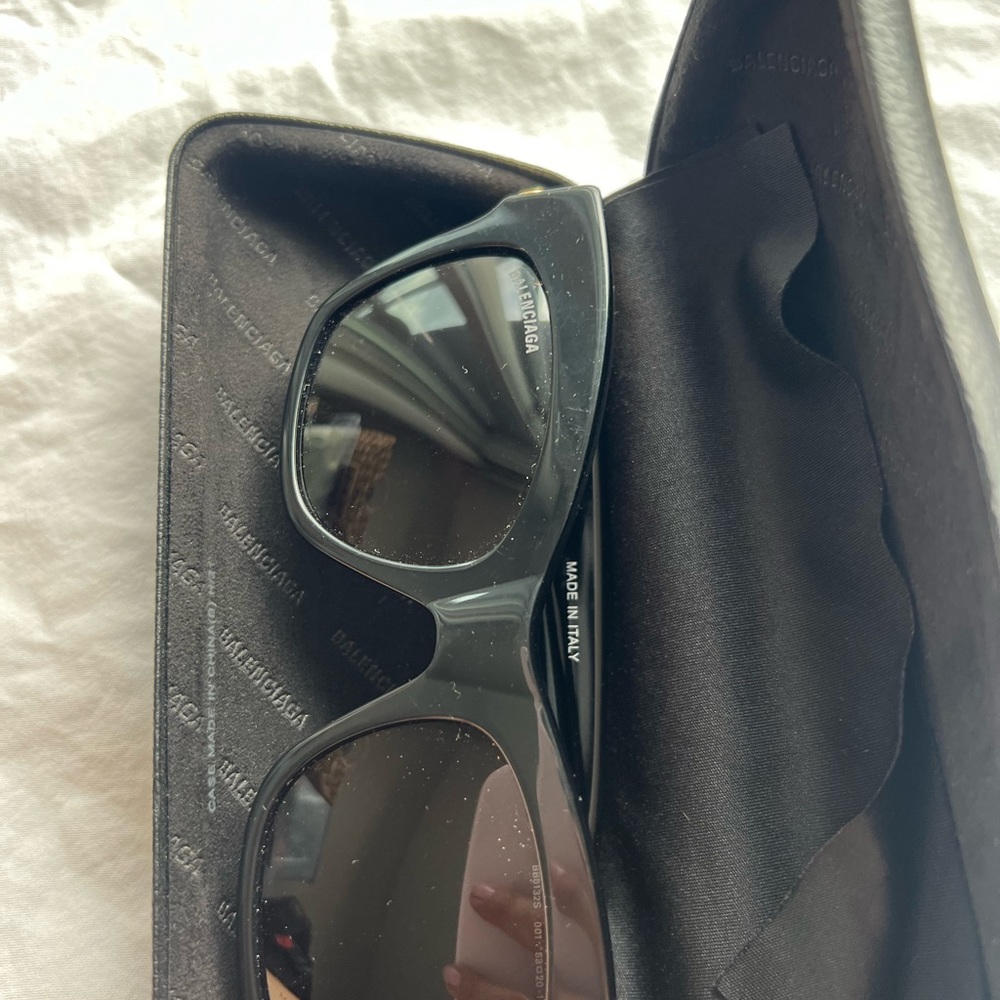 Balenciaga new sunglasses 🕶️ - Picture 4 of 10